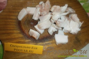 Жареный картофель с салом и луком Шаг 2 (картинка)