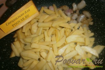 Жареный картофель с салом и луком Шаг 5 (картинка)