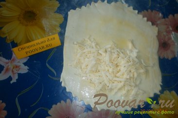 Чебуреки с сыром из слоёного теста Шаг 5 (картинка)