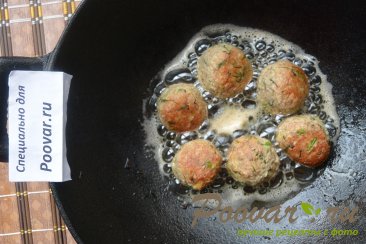 Фрикадельки с зеленым горошком и спагетти Шаг 3 (картинка)