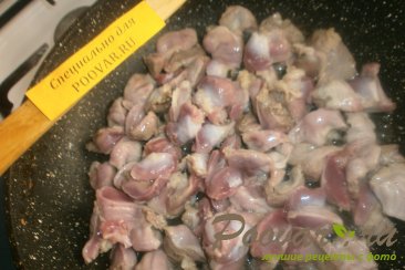 Куриные желудки с болгарским перцем и луком Шаг 3 (картинка)