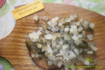 Салат из баклажанов с маринованным огурцом и картофелем Шаг 7 (картинка)