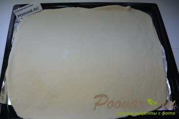 Пицца из слоеного дрожжевого теста с сыром Шаг 4 (картинка)