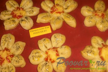 Булочка - цветок с перцем, помидорами и сыром Шаг 16 (картинка)