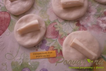 Жареные пирожки с сыром сулугуни Шаг 6 (картинка)