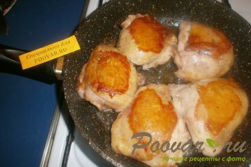 Куриные бёдрышки в сметанно-чесночном соусе Шаг 4 (картинка)