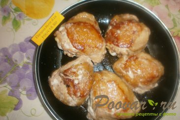 Куриные бёдрышки в сметанно-чесночном соусе Шаг 7 (картинка)