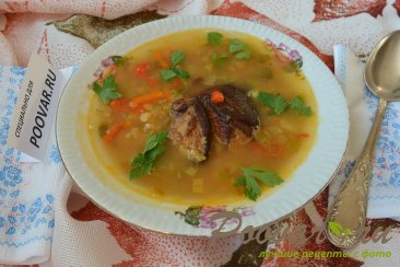 Суп гороховый с копченными свиными ребрышками Изображение