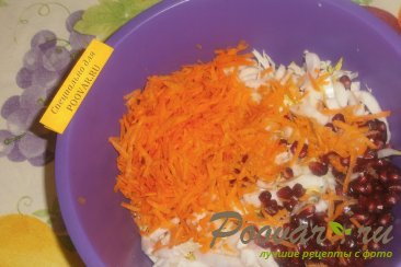 Салат из пекинской капусты, моркови и граната Шаг 4 (картинка)