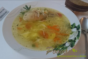 Куриный суп с вермишелью Изображение