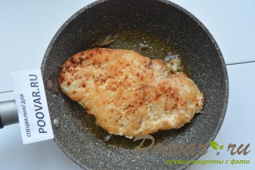 Куриная грудка под сыром в сковороде Шаг 5 (картинка)