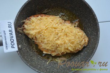 Куриная грудка под сыром в сковороде Шаг 6 (картинка)