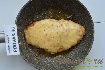 Куриная грудка под сыром в сковороде Шаг 7 (картинка)