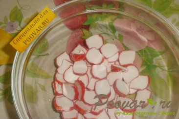 Салат из крабовых палочек с сыром и грибами Шаг 3 (картинка)