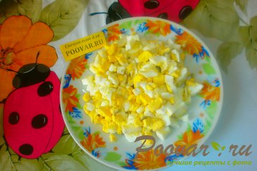 Салат из яиц и сыра с сухариками Шаг 4 (картинка)