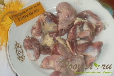 Картофель с куриными желудками и огурцами Шаг 1 (картинка)