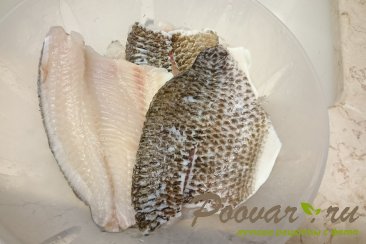 Рыба запеченная в духовке с помидорами Шаг 1 (картинка)