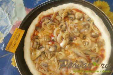 Пицца с луком и маринованными огурцами Шаг 10 (картинка)