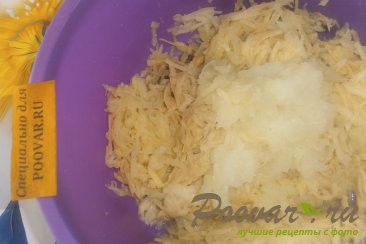 Картофельные драники с ветчиной и сыром Шаг 4 (картинка)
