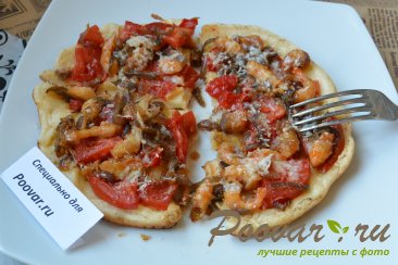 Быстрая пицца на сковороде с креветками Изображение