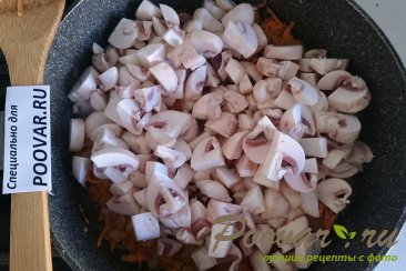 Жульен с курицей и грибами на сковороде Шаг 3 (картинка)