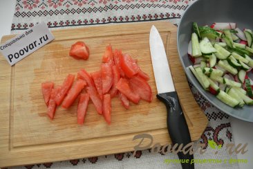 Овощной салат с сыром и колбасой Шаг 3 (картинка)