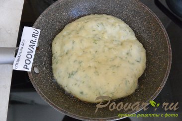 Лепешки с сыром и зеленью на сковороде Шаг 11 (картинка)
