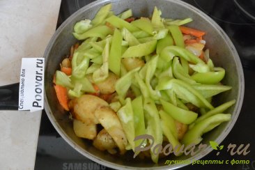 Картофель с овощами на сковороде Шаг 10 (картинка)