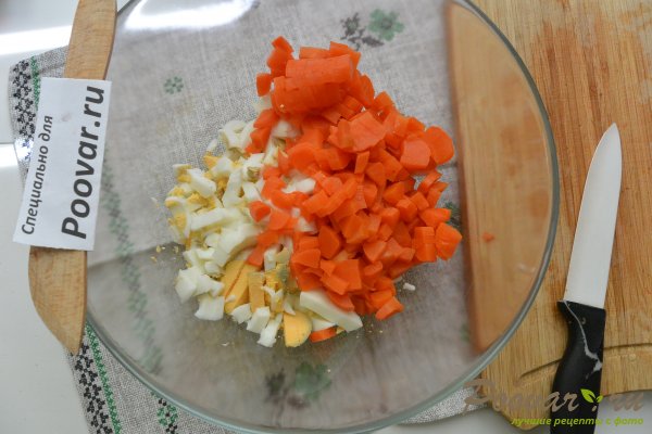 Салат из моркови с сыром и яйцами Шаг 4 (картинка)