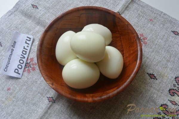 Салат из куриной грудки, яиц и зелёного горошка Шаг 3 (картинка)