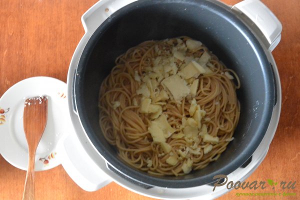 Спагетти с брынзой и яйцами в мультиварке-скороварке Шаг 8 (картинка)