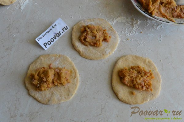 Пирожки из картофельного теста с чечевицей и колбасой Шаг 15 (картинка)