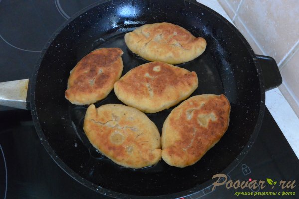 Пирожки из картофельного теста с чечевицей и колбасой Шаг 18 (картинка)