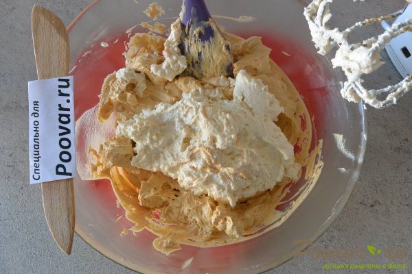 Торт из печенья с кремом из сгущенки и масла Шаг 11 (картинка)