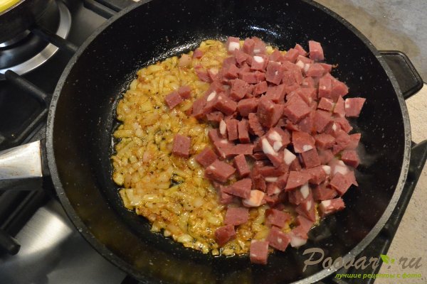 Фасоль с колбасой в томатном соусе на сковороде Шаг 3 (картинка)