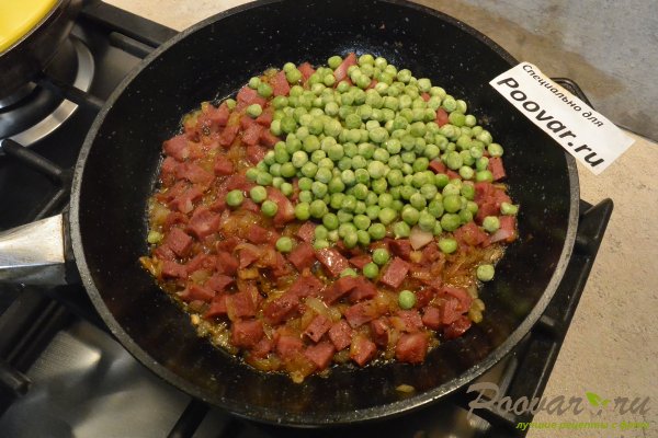 Фасоль с колбасой в томатном соусе на сковороде Шаг 4 (картинка)