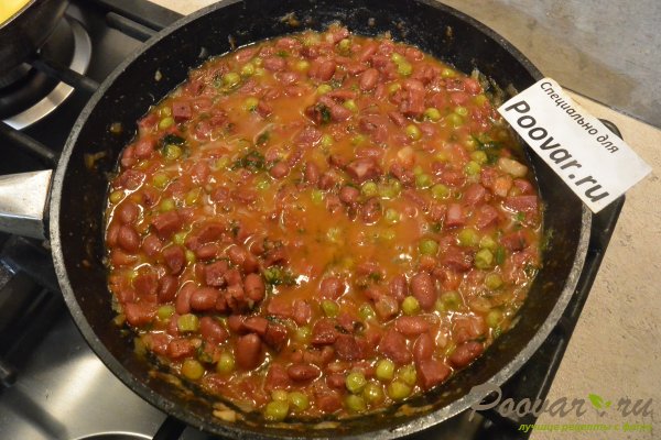Фасоль с колбасой в томатном соусе на сковороде Шаг 9 (картинка)