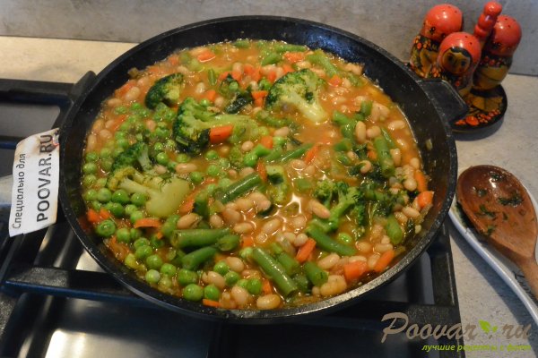 Фасоль с овощами на сковороде Шаг 8 (картинка)
